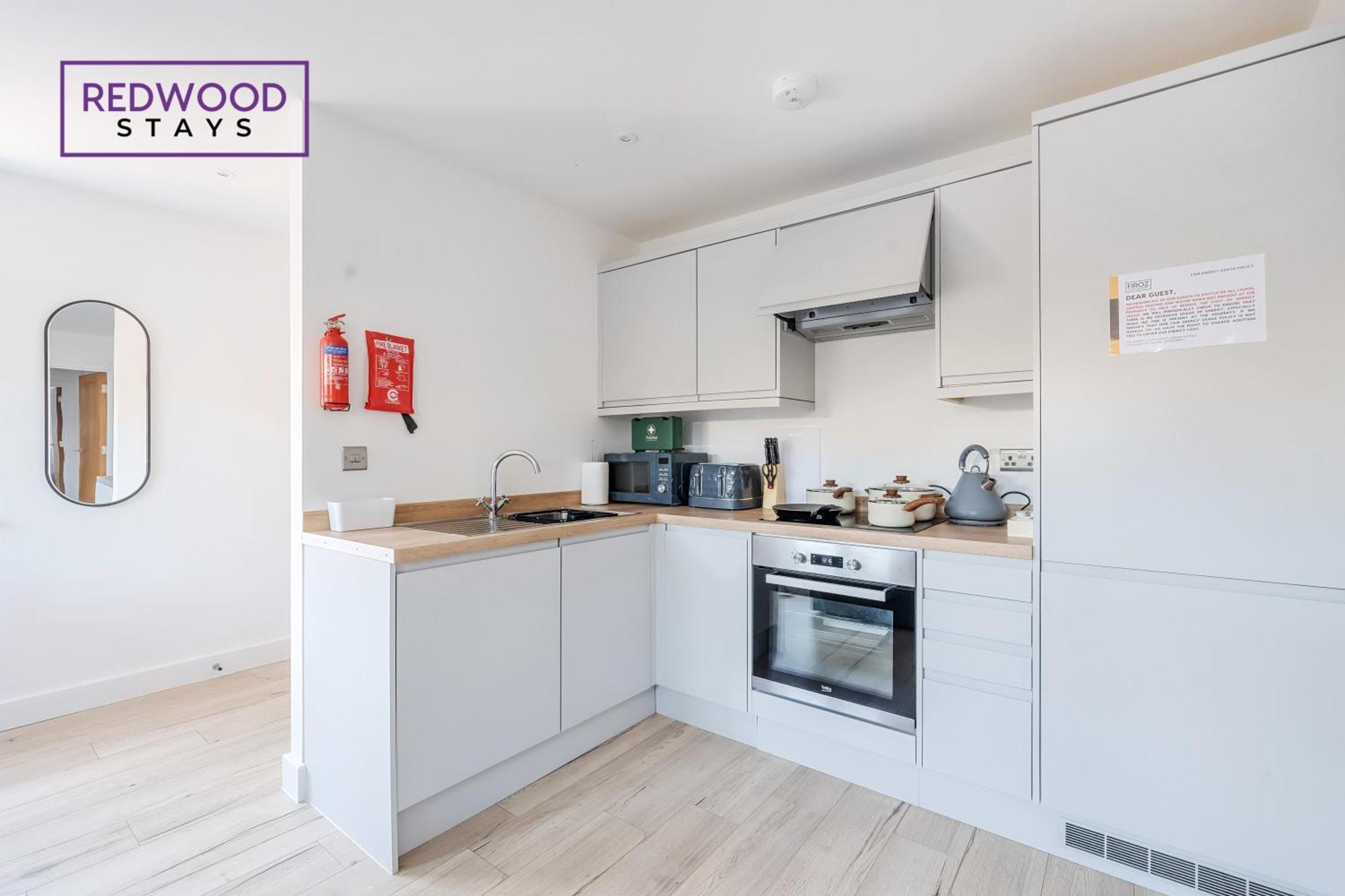 Modern Serviced Apartments For Contractors & Families With Free Parking, Wifi & Netflix By Redwood Stays باسينغستوك المظهر الخارجي الصورة