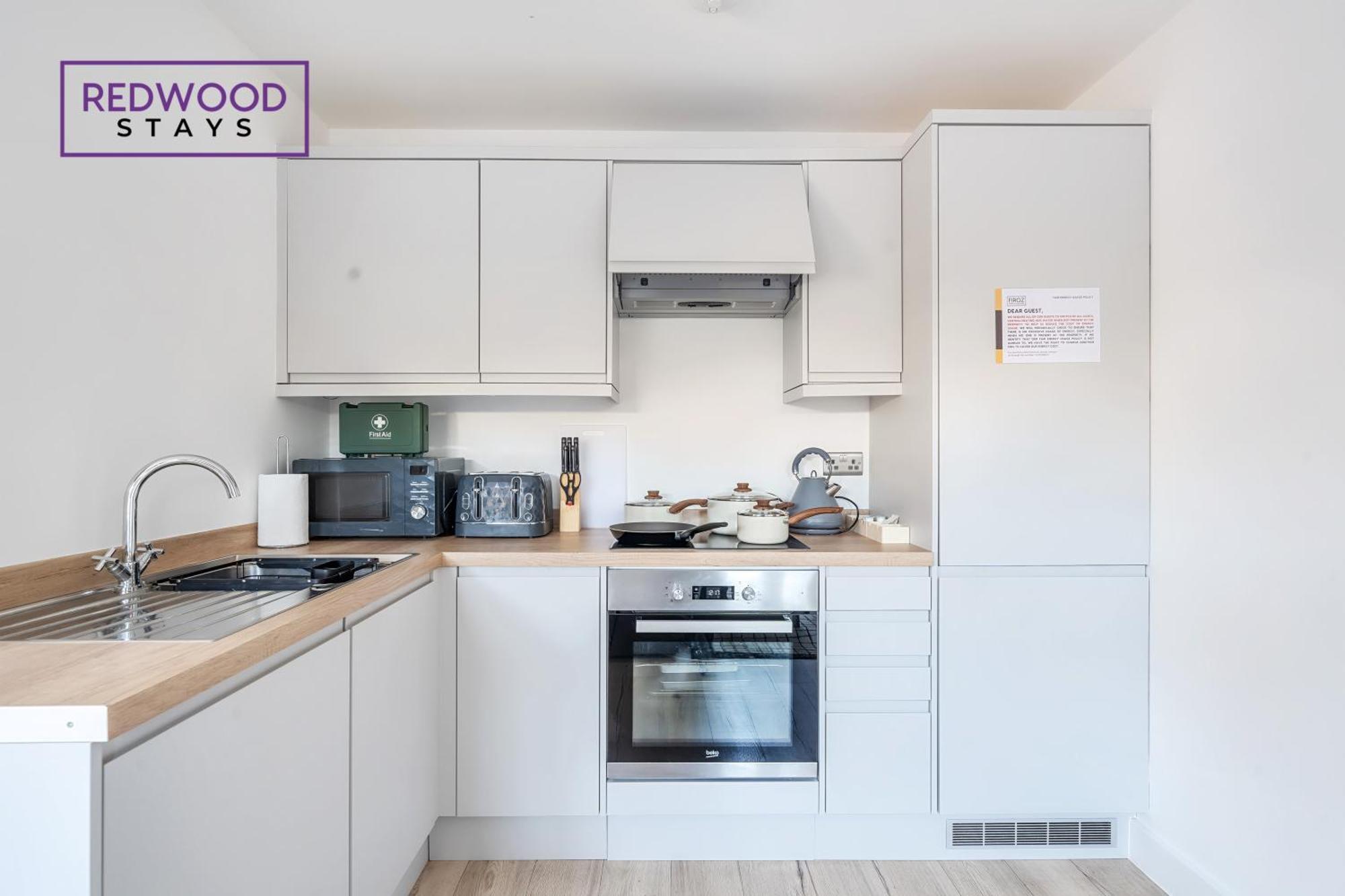 Modern Serviced Apartments For Contractors & Families With Free Parking, Wifi & Netflix By Redwood Stays باسينغستوك المظهر الخارجي الصورة