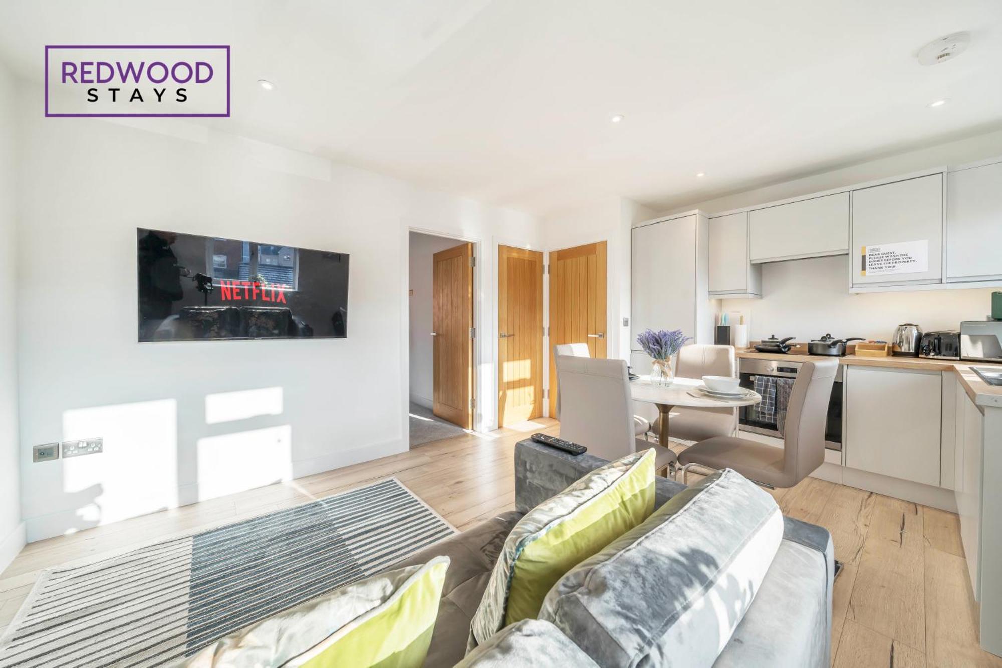 Modern Serviced Apartments For Contractors & Families With Free Parking, Wifi & Netflix By Redwood Stays باسينغستوك المظهر الخارجي الصورة