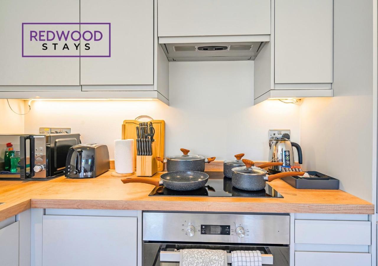 Modern Serviced Apartments For Contractors & Families With Free Parking, Wifi & Netflix By Redwood Stays باسينغستوك المظهر الخارجي الصورة