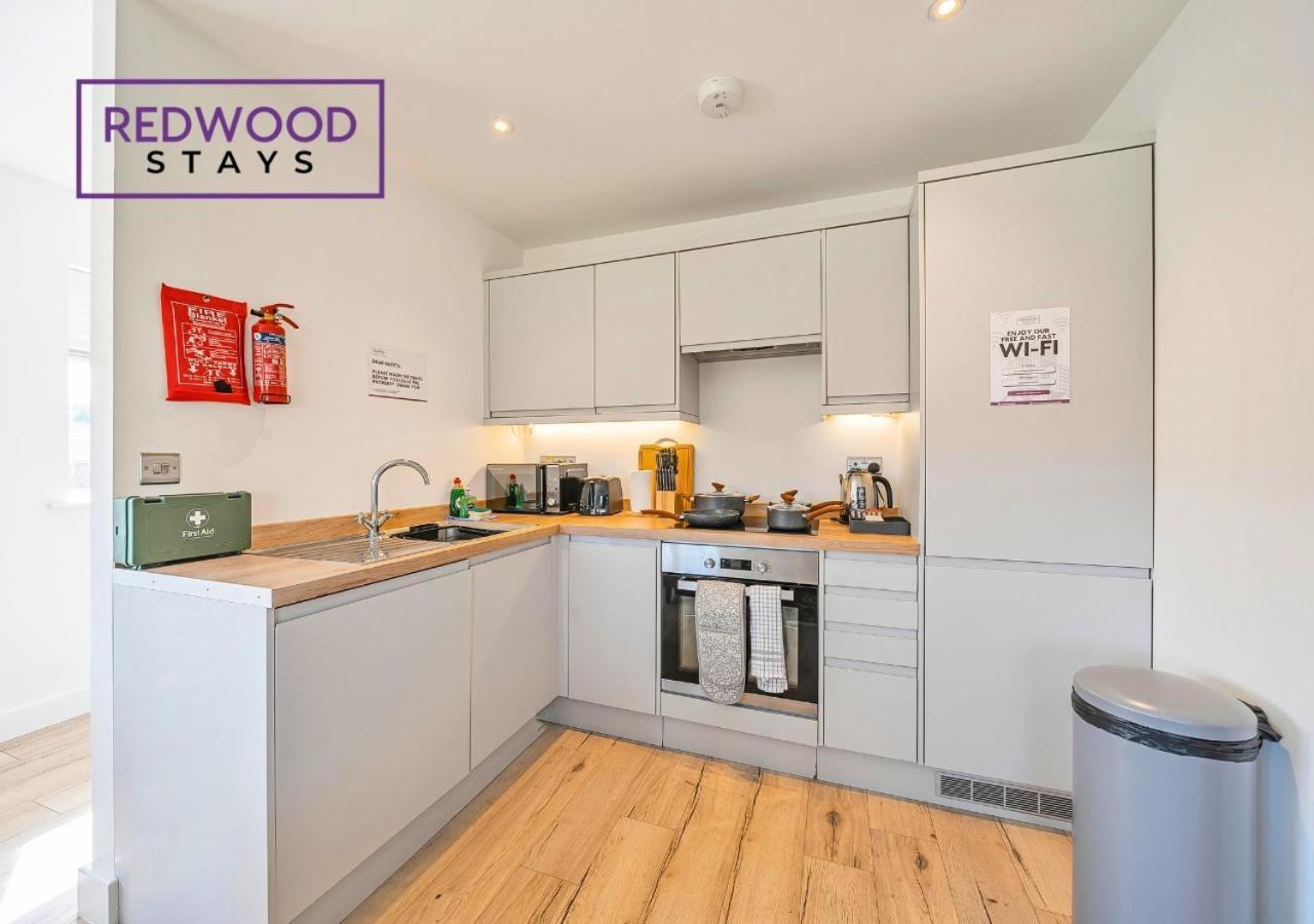 Modern Serviced Apartments For Contractors & Families With Free Parking, Wifi & Netflix By Redwood Stays باسينغستوك المظهر الخارجي الصورة